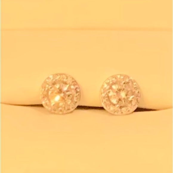 Diamond Halo stud Earrings. 3/4 carat. Set in White gold VS-S11. W/appraisal - Picture 6 of 6